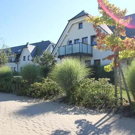 Strandnahe Rex Rugia Fewo: Terrasse & Ahoi Erlebnisbad * Lobbe